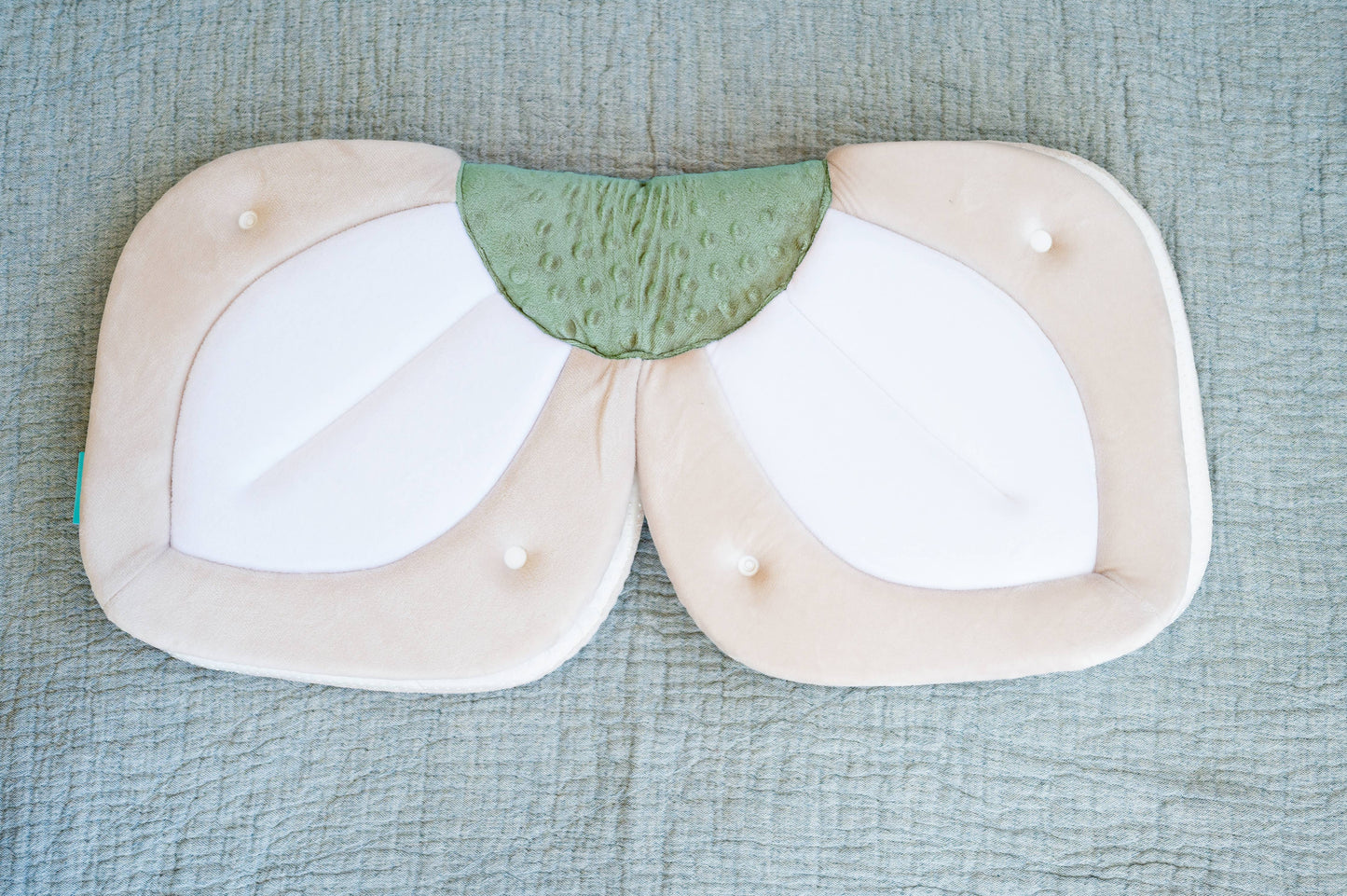Lotus with Button Snaps: Cream/White/Olive