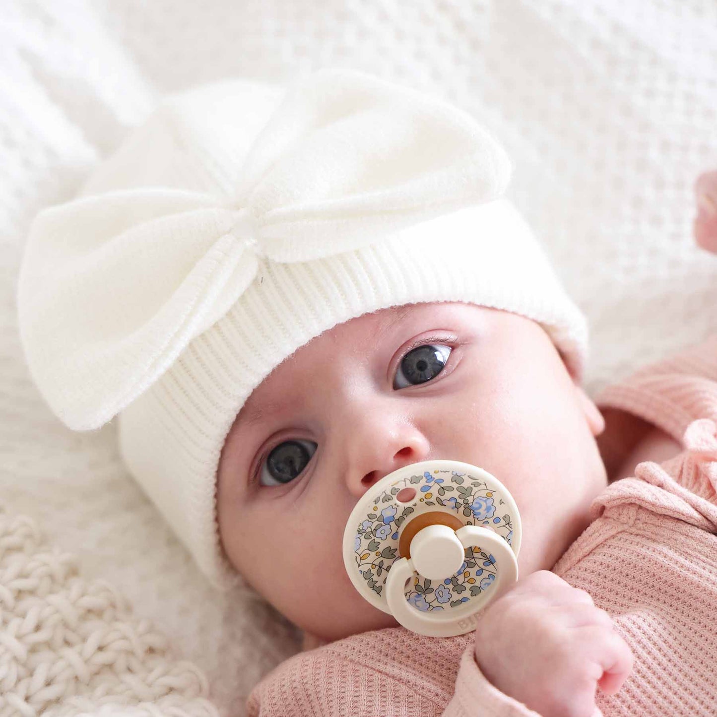 Knit Newborn Bow Beanies: Light Ivory